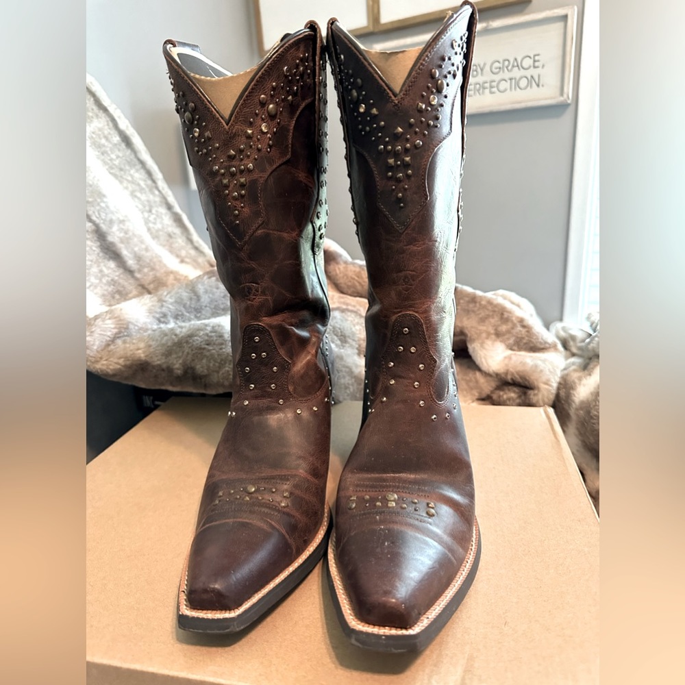 Western wear women’s distressed studded boots